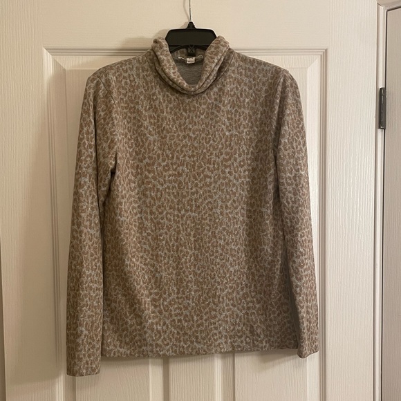 BEACHLUNCHLOUNGE Leopard Print Turtleneck Size Medium - Picture 3 of 10